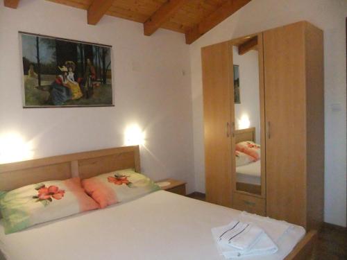Säng eller sängar i ett rum på Apartments Ivanković
