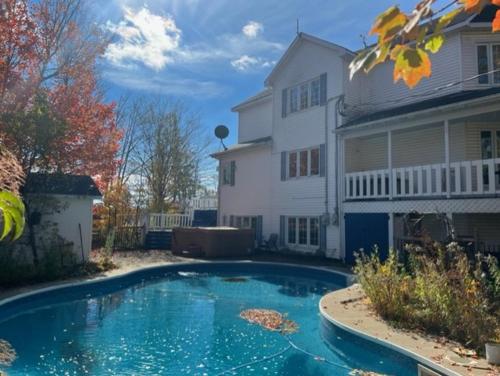 Villa avec piscine et spa sur parc animalier