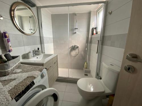 Koupelna v ubytování ASIMINA apartment, Kerameikos Metro Station