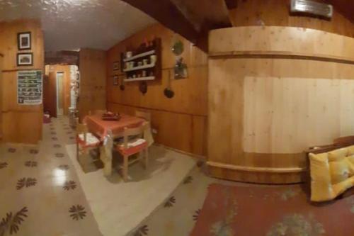 a room with a table and a wine cellar at Sila d'amare in Torre Caprara