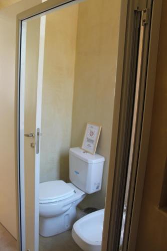 a bathroom with a toilet and a sink at ESPACIO RAKU in Ciudad Lujan de Cuyo