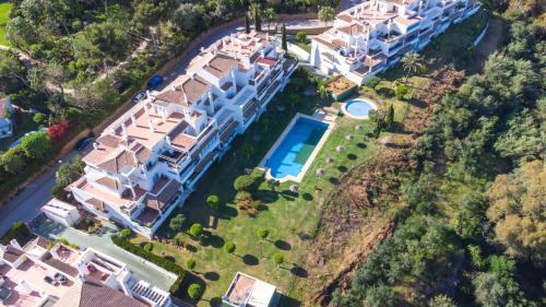 an aerial view of a large house with a swimming pool at Ático familiar con terraza y bonitas vistas al mar en Marbella - Rio Real 282G in Marbella