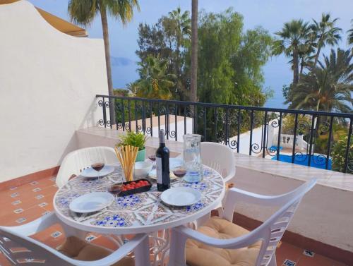Fotografia z galérie ubytovania Beautiful 2 bedroom in Calle Carabeo, Nerja v destinácii Nerja