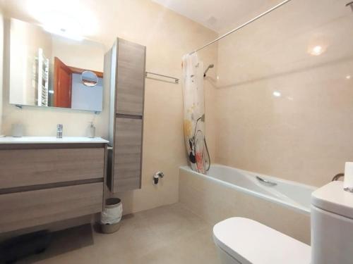 Koupelna v ubytování Beautiful 2 bedroom in Calle Carabeo, Nerja