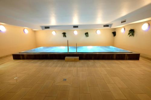 a large swimming pool in a large room at Alpenhotel Marcius in Sonnenalpe Nassfeld