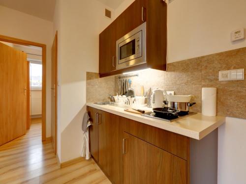 O bucătărie sau chicinetă la Villa Apia