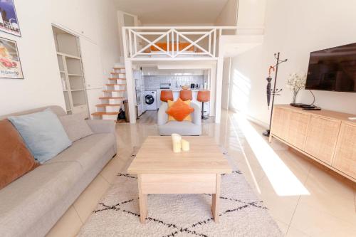 Beautiful Renovated Studio with AC and TERRACE - Benakey