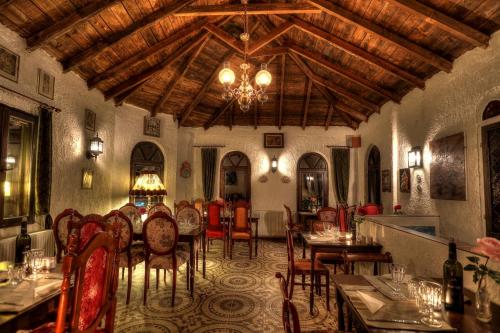 A restaurant or other place to eat at Chateaux Constantin Agistro