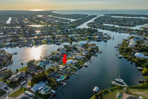 New Listing - Waterside Retreat – Photos 4