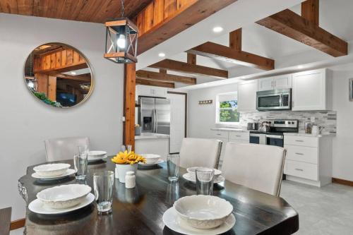 New Listing - The Cedar Getaway – Photos 4
