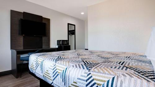 Ένα ή περισσότερα κρεβάτια σε δωμάτιο στο Motel 6-Arcata, CA Cal Poly Humboldt