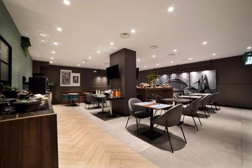 Radisson Hotel Nola Naplesにあるシーティングエリア