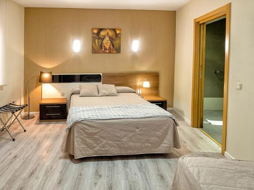 a bedroom with a large bed in a room at Hostal Real Aranjuez in Aranjuez