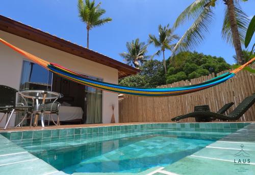 Bazén v ubytování LAUS Bangalôs Experience - Piscina Privativa - Praia de Algodões - Península de Maraú - Bahia nebo v jeho okolí