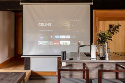 TV a/nebo společenská místnost v ubytování まるごの宿-耕-