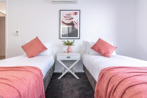 Letto o letti in una camera di Pembroke House - Inner city luxury