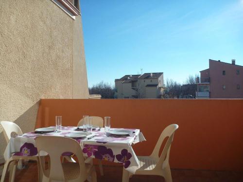 Appartement proche plage avec terrasse, 6 couchages, parking privé, Internet optionnel - FR-1-387-75