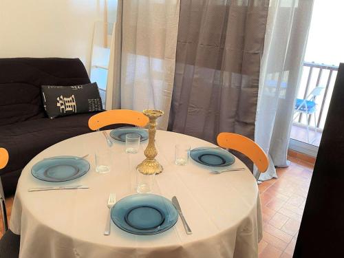 Photo de la galerie de l'établissement Studio confortable avec loggia, à 850 m de la plage et proche du port - Cap d'Agde - FR-1-249-270, au Cap d'Agde