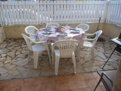 Appartement 6 pers, terrasse, à 2 pas de plage et commerces, parking, option Internet - FR-1-387-153