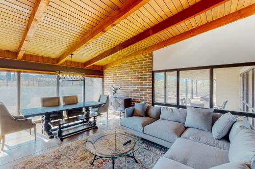 Sunrock on 8 Acres