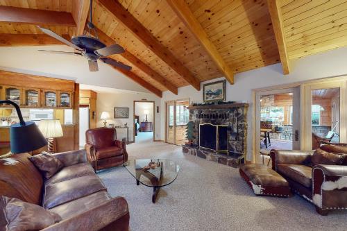 The Boomerang House of Ponderosa Basin
