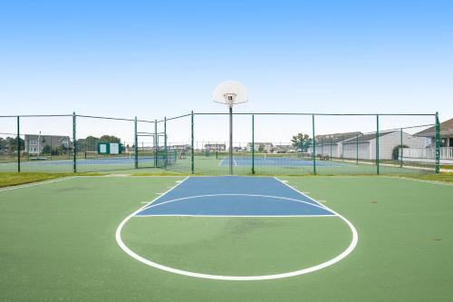 a basketball court with a basketball hoop at Bethany Bay --- 37514 Pettinaro Dr # 9404 in Ocean View