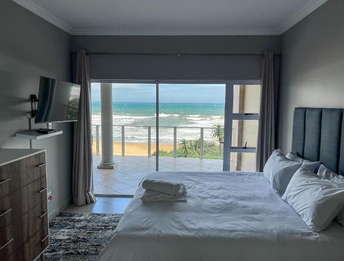 Ένα ή περισσότερα κρεβάτια σε δωμάτιο στο Sapphire Views Self-Catering Luxury Apartments