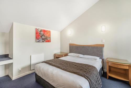 a hotel room with a bed and a desk at Capital Lodge Motor Inn in Wellington