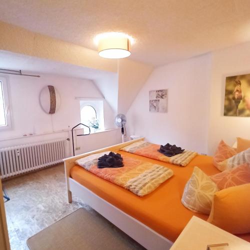 two beds in a small room with two bedsvisor at Wohnen über den Dächern der Cochemer Altstadt in Cochem