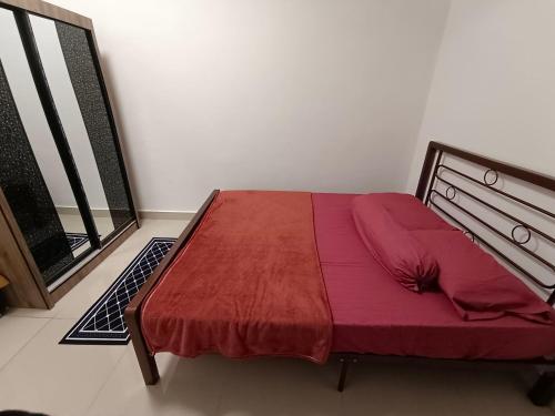 Cama ou camas em um quarto em Gharoda Kajang Homestay