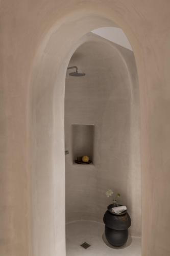 a room with an archway with a vase in it at Mykonos Esti Luxury Villas in Agios Ioannis Mykonos