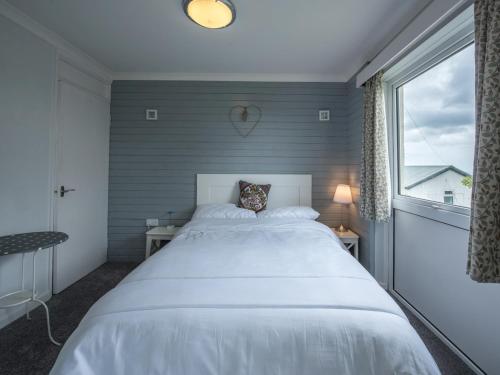 Postel nebo postele na pokoji v ubytování Pass the Keys Vitamin Sea Sea views Free Wifi and Parking