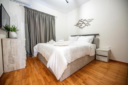 A bed or beds in a room at Central Luxury Apartment