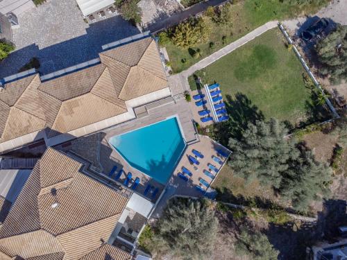 an overhead view of a swimming pool in a yard at Vergina Star Hotel in Nikiana