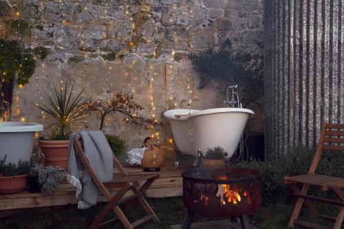 Κήπος έξω από το Puckaster Cove Luxury Yurt