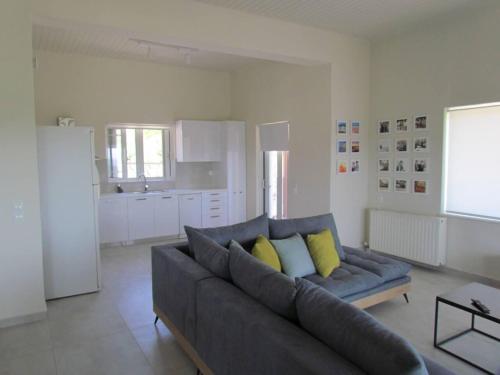 Ruang duduk di Beautiful 3-Bed House in Chania with garden