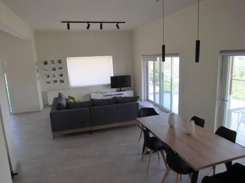 Ruang duduk di Beautiful 3-Bed House in Chania with garden