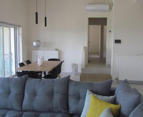 Ruang duduk di Beautiful 3-Bed House in Chania with garden