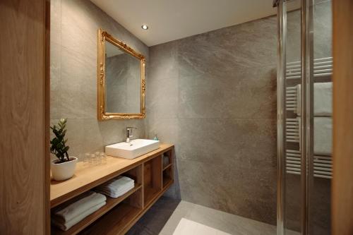a bathroom with a sink and a mirror at Appartement Wiederkehr in Flachau
