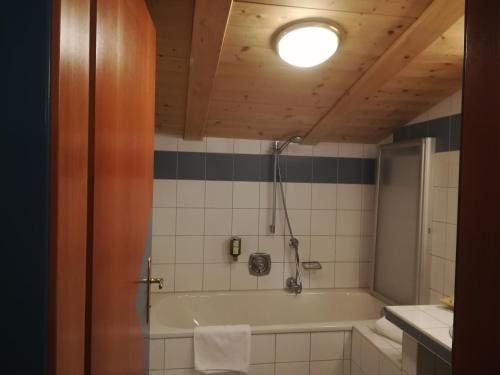 Un baño de Hotel Gabriela INKLUSIVE SUPER SOMMER CARD