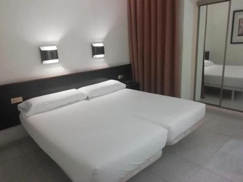 Postel nebo postele na pokoji v ubytování Hotel Monegal