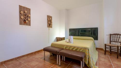 A bed or beds in a room at Casa Ginés Iznájar by Ruralidays