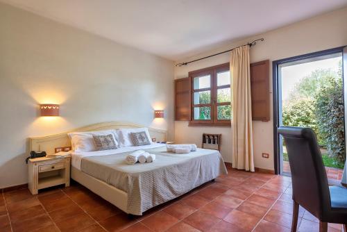 Letto o letti in una camera di Alghero Resort Country Hotel & Spa