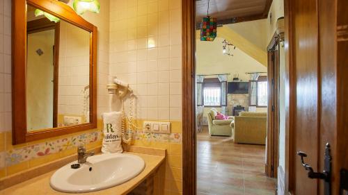Kúpeľňa v ubytovaní Casa Los Olivos Prado del Rey by Ruralidays