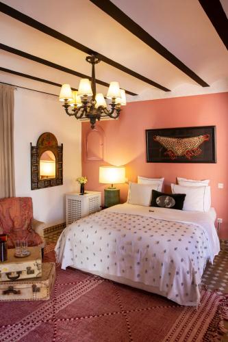 Llit o llits en una habitació de Indian Palace