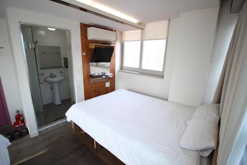 Легло или легла в стая в Hostel Kpop