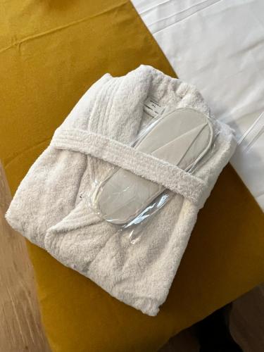 a towel sitting on top of a bed at ELS 4 PICS in Puigcerdà