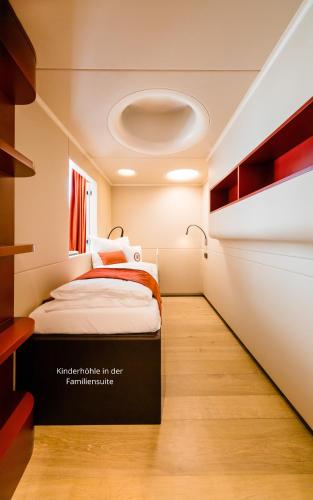a bedroom with a bed in a room at Hotel Neues Tor in Bad Wimpfen
