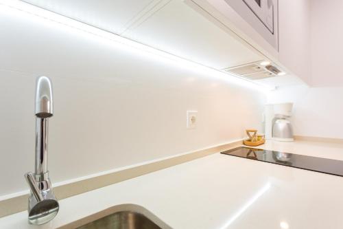 Kuchyňa alebo kuchynka v ubytovaní Apartamento El NOBLE by Cadiz4Rentals