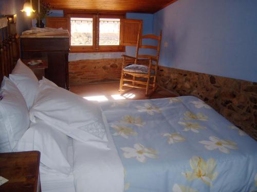 Tempat tidur dalam kamar di Les Velles Escoles